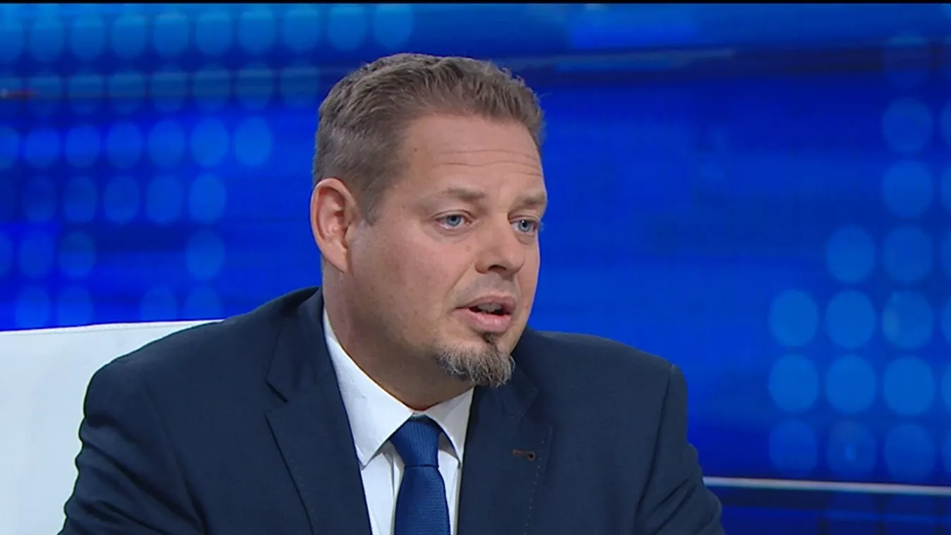 A napelemadó eltörlését sürgeti az LMP