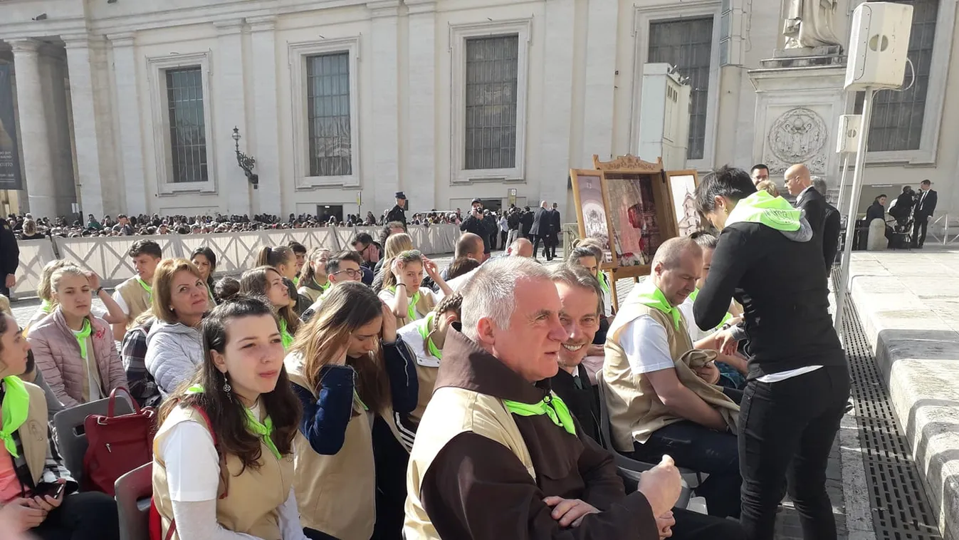 Ferenc pápával találkozott a Vatikánban a Böjte atya vezette gyerekcsapat