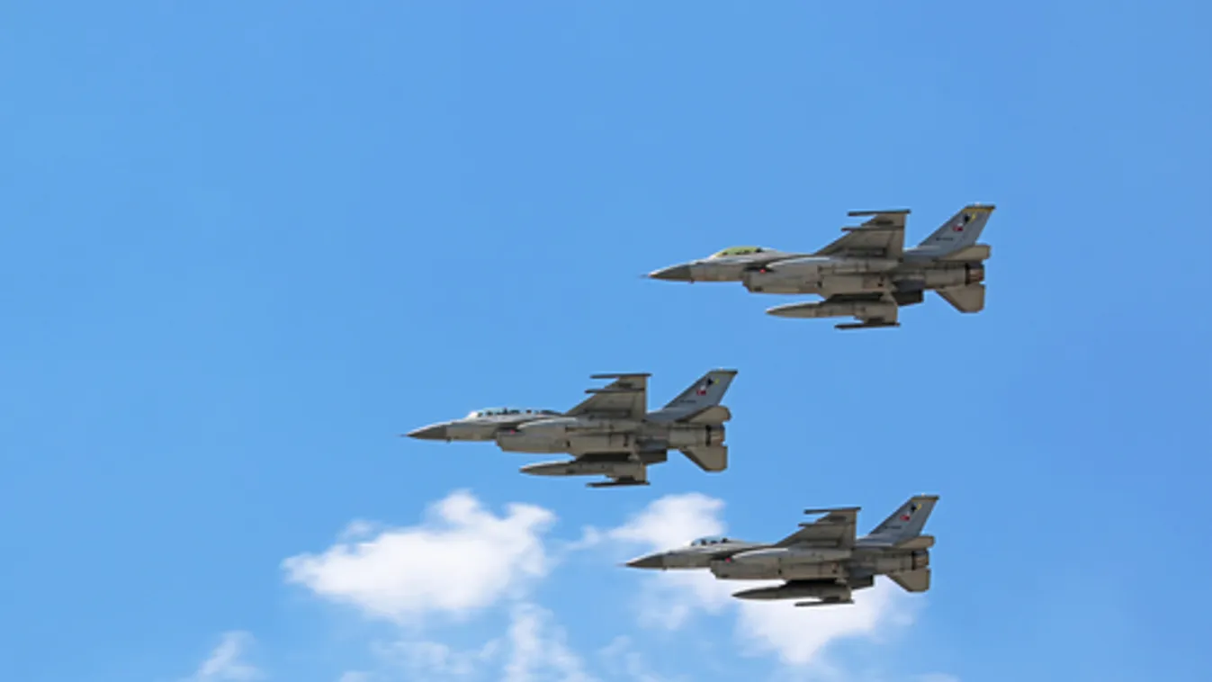 Kurd hadállásokat bombázott a török légierő Szíriában és Irakban