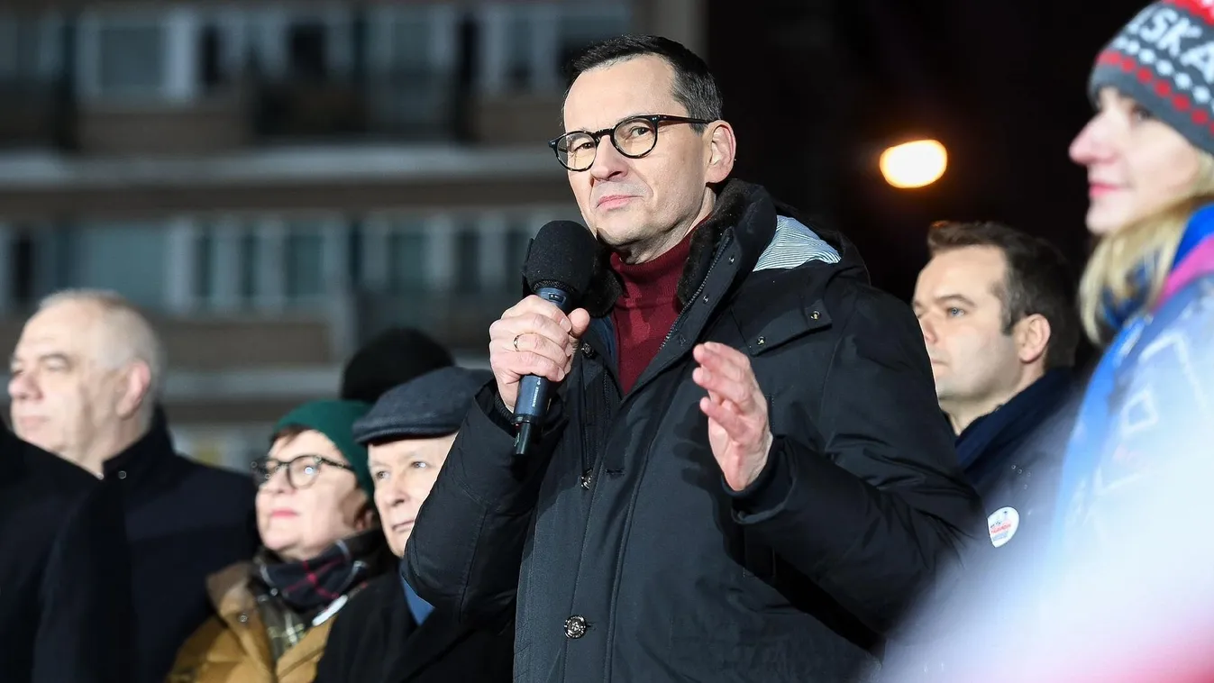 Kétszázezres tömeg tüntetett Varsóban, és követelte a két bebörtönzött politikus szabadon bocsátását + videók