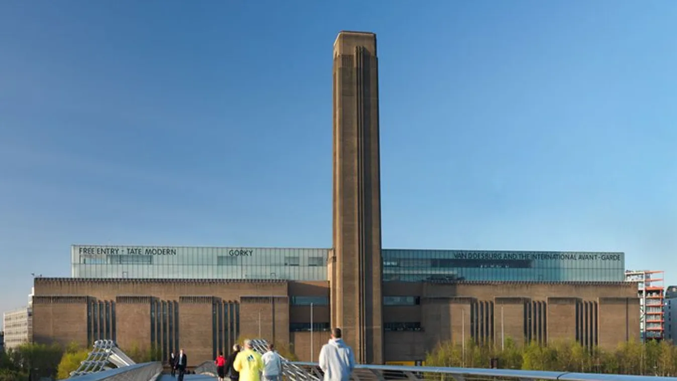 Önmagát fedezte fel az Instagrammon, kibuktak a kilátó miatt a lakók