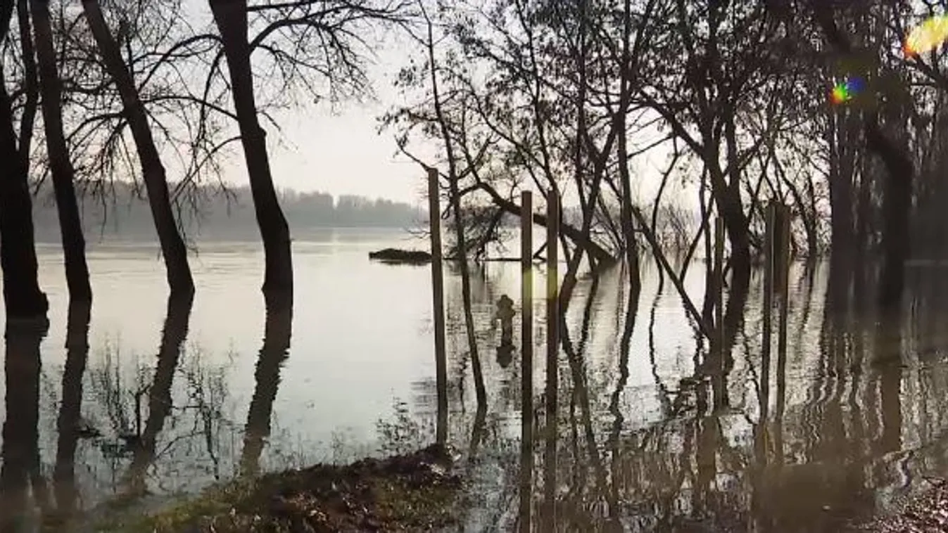Hét méter alatt tetőzött a Duna vízszintje Budapestnél