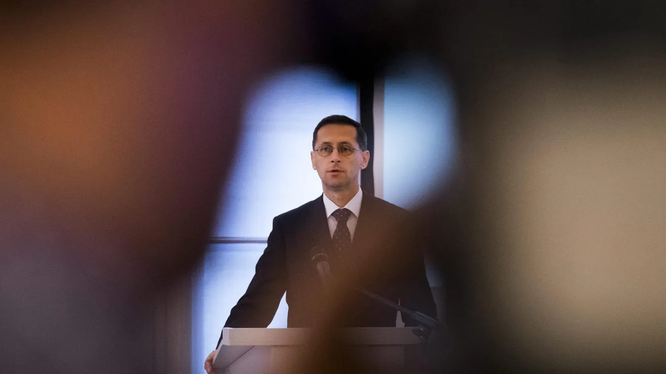 Döntöttek: csökkenhet a bankadó