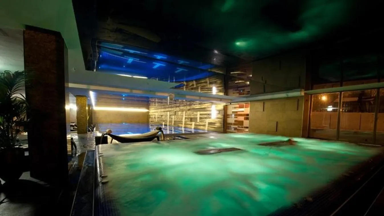 Tanmedence nincs, a politikai elit gyűjtőhelye az I.&nbsp;kerületi sportcentrum