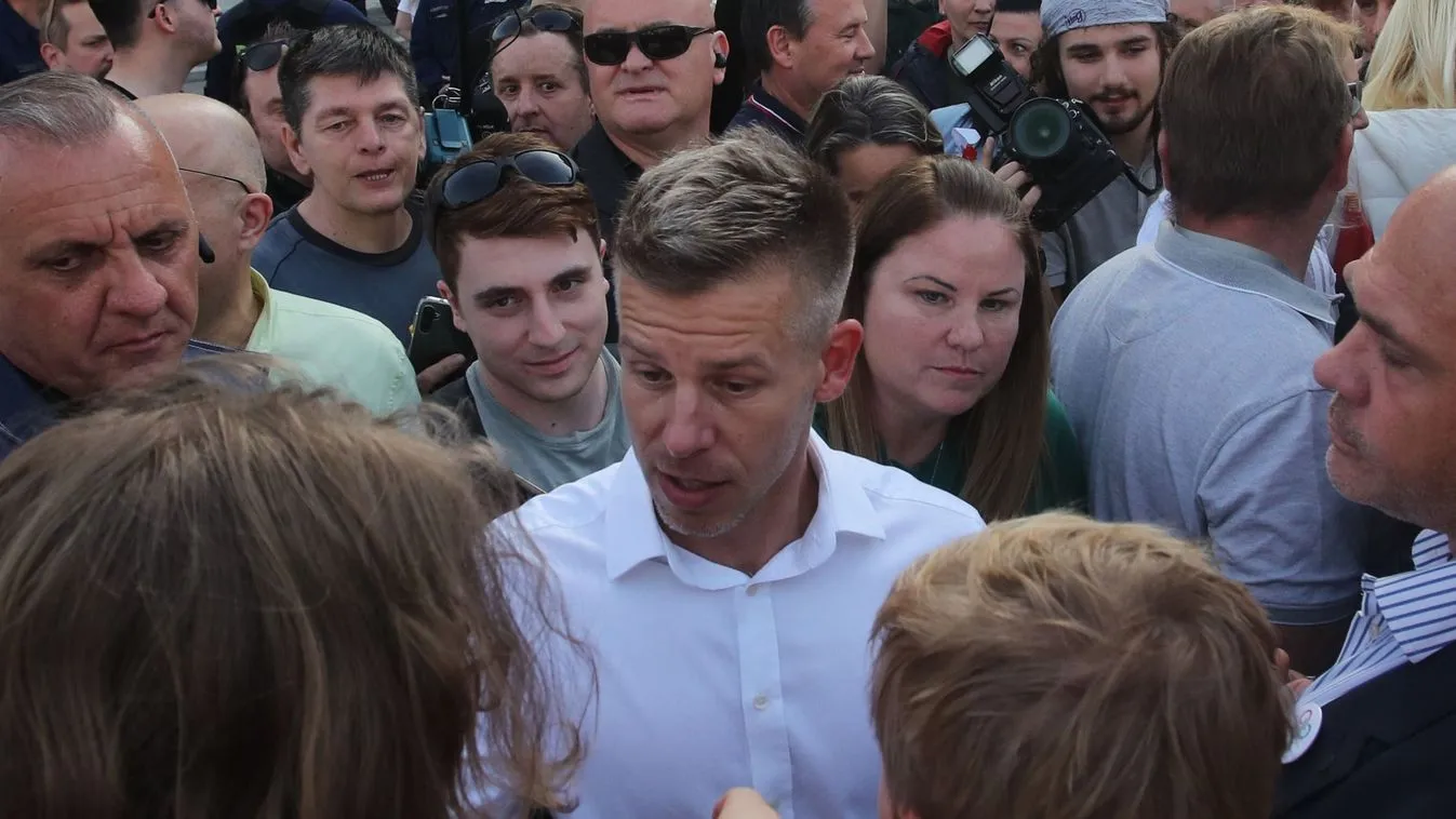 Bizarr, de Magyar Péter már gyermekvédelemmel kapcsolatos tanácsokat is osztogat