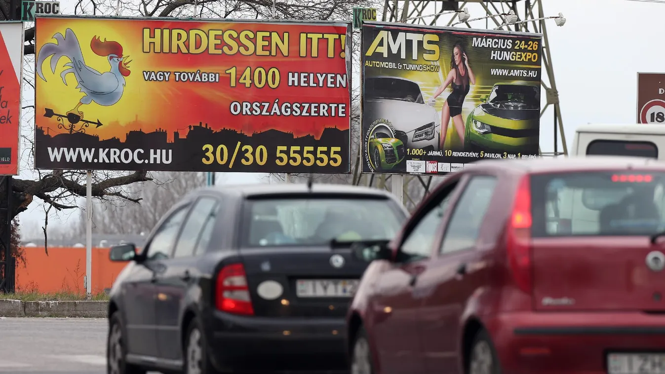 Új kormányrendelettel darálnák be a köztéri reklámokat