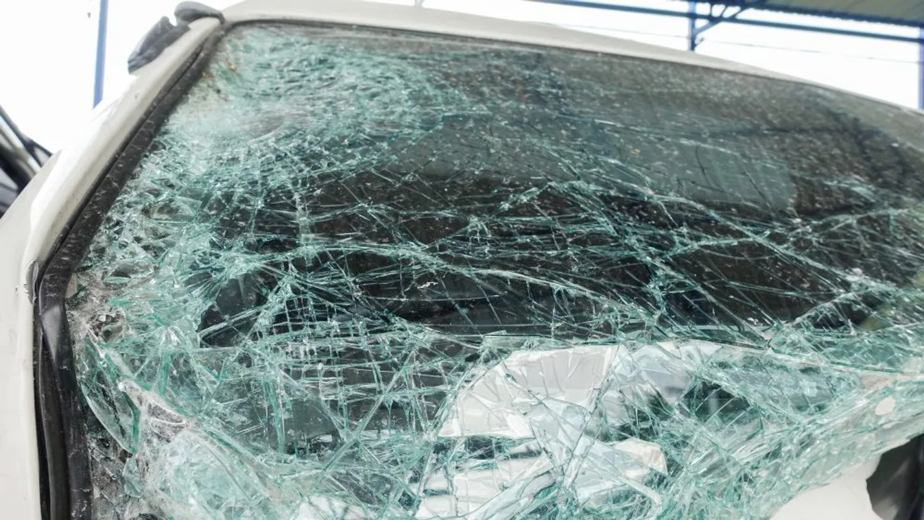 Öten meghaltak balesetben Abonynál