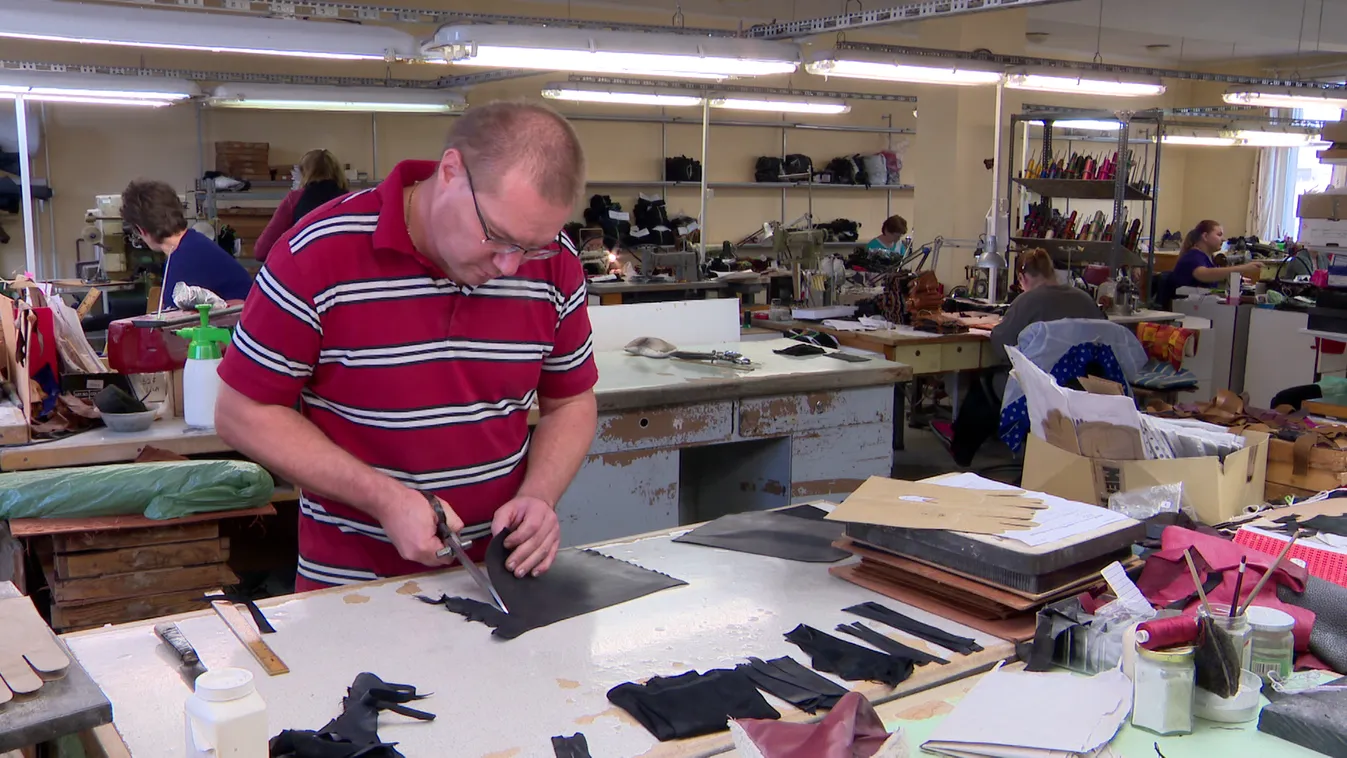 467 300 forint a bruttó átlagkereset