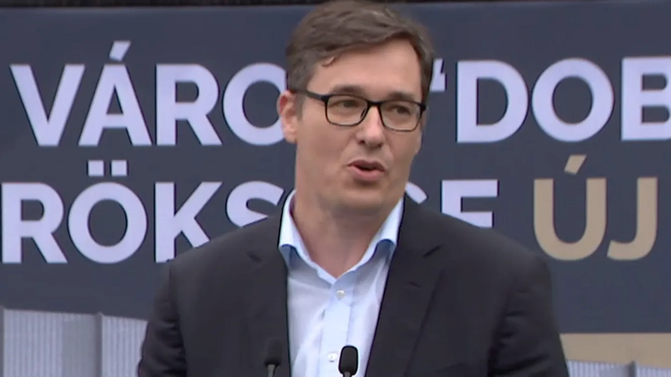 Belezavarodott beszédébe Karácsony Gergely a Corvin áruház homlokzatának átadásán