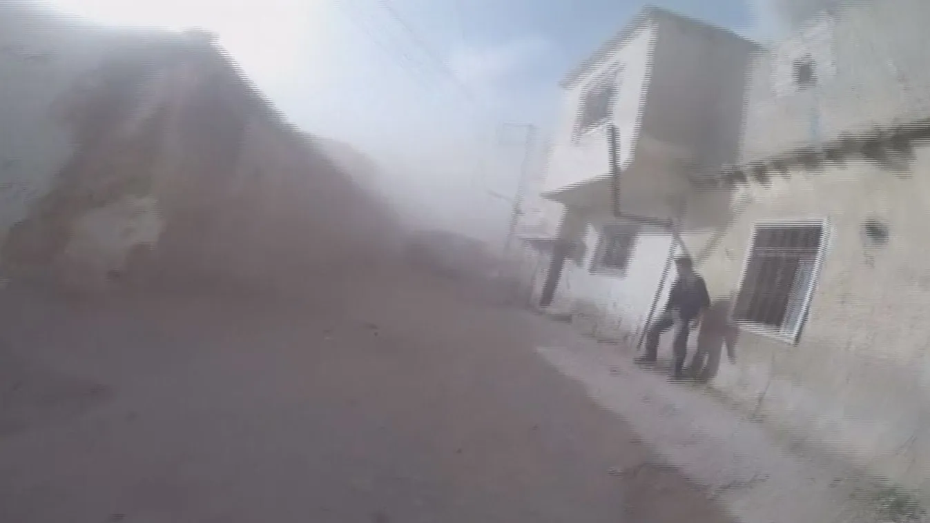 Csaknem ötven áldozata van a kormányerők bombázásainak