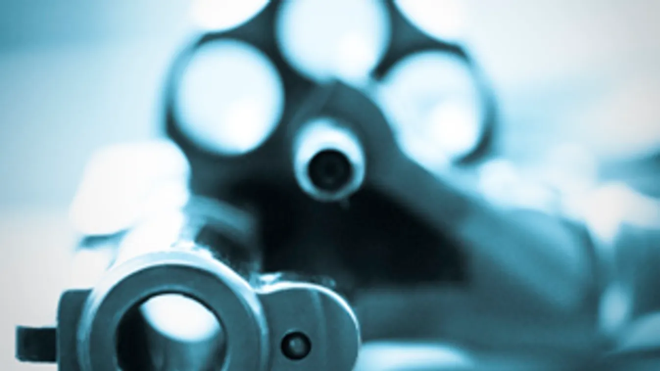 Az élelmiszerboltba lépve azonnal tüzelt