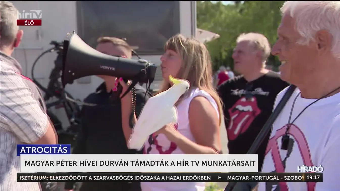 Magyar Péter hívei durván támadták a Hír TV munkatársait + videó