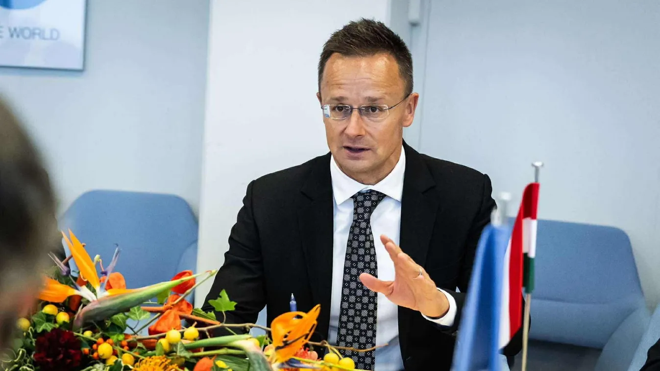 A magyar gazdaság sikerágazatainak képviselő kísérték el Szijjártó Pétert tokiói útjára + videó