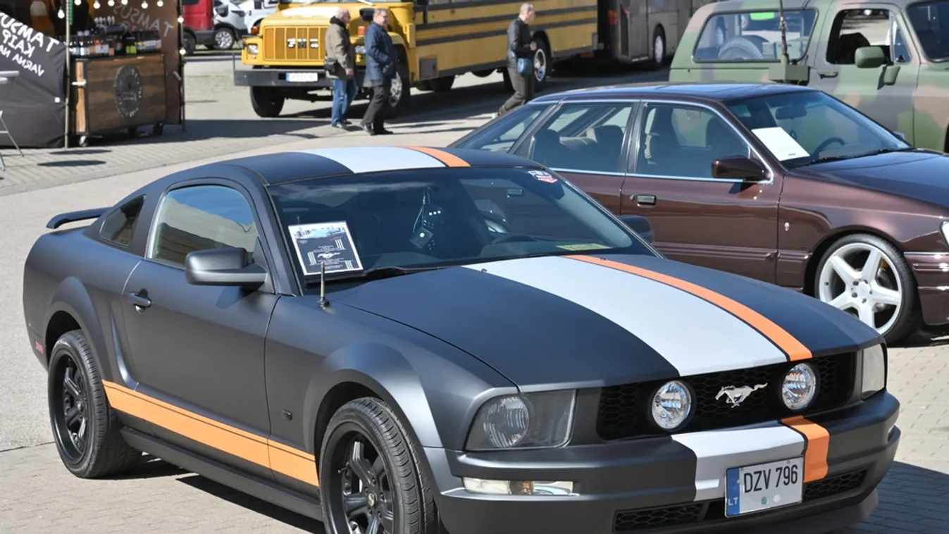 Amerikai autócsodák lepték el az Igali Gyógyfürdőt és annak környékét + videó