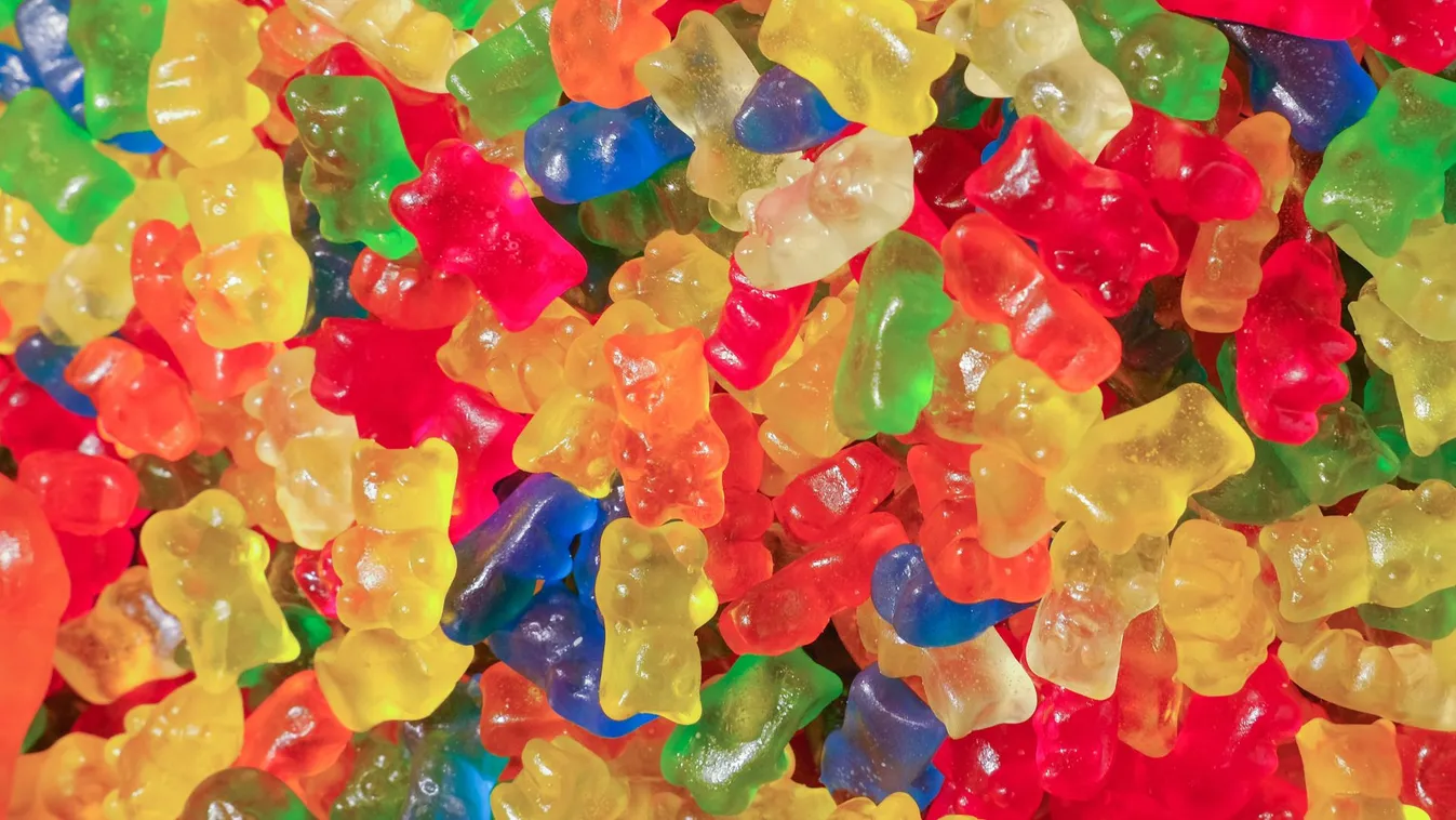 Ilyet biztos nem látsz a boltban! Lakásról osztogatták a flesselős gumicukrot Borsodban