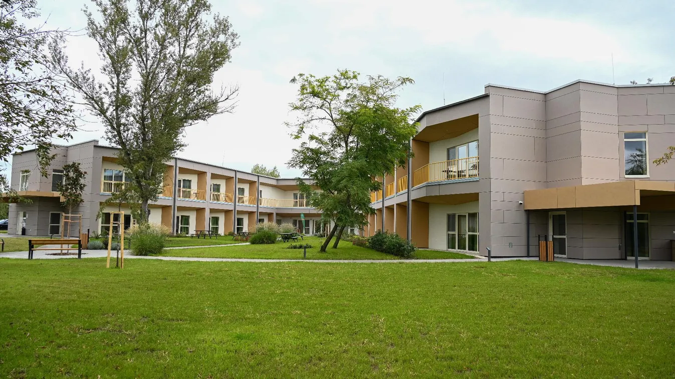 Átadták és már lehet is jelentkezni az új idősek otthonába Cinkotán