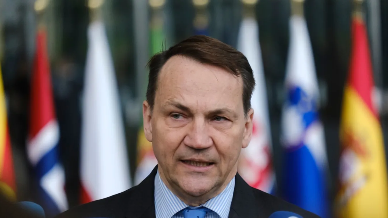 Putyin repülőgépének feltartóztatásáról fantáziált a lengyel külügyminiszter