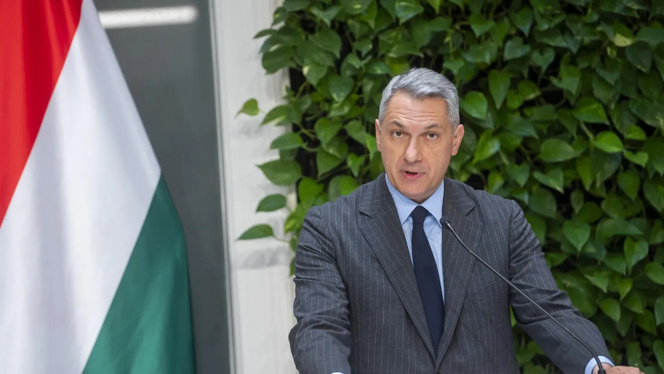 Lázár János: aki a közutat versenyzésre használja, az a többi közlekedő életére tör