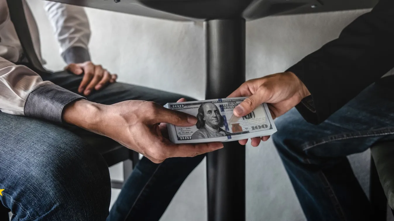 Botrány Ukrajnában: Zelenszkij újabb korrupciós ügyben érintett köztisztviselőket mentett fel