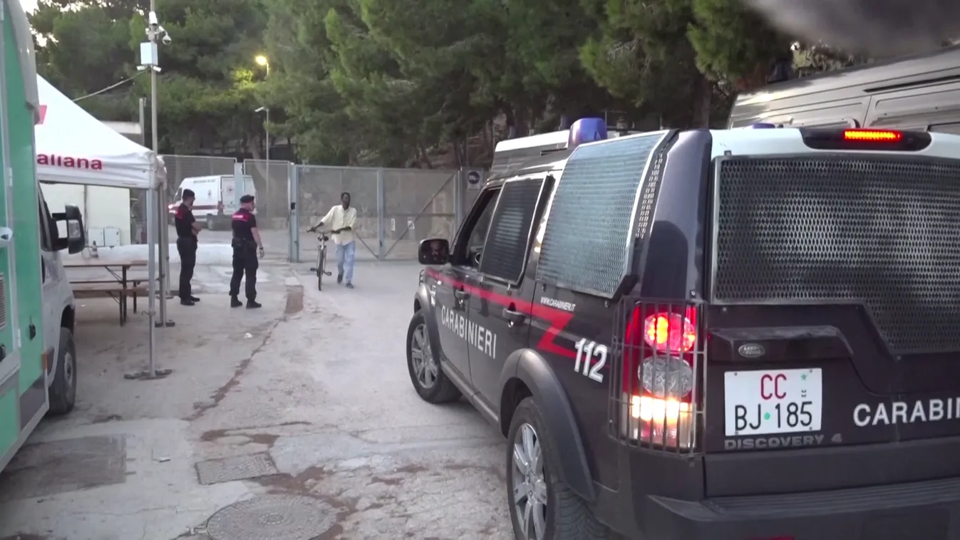 Feljelentette az olasz miniszterelnököt egy férfi, miután egy kiutasított migráns megtámadta + videó