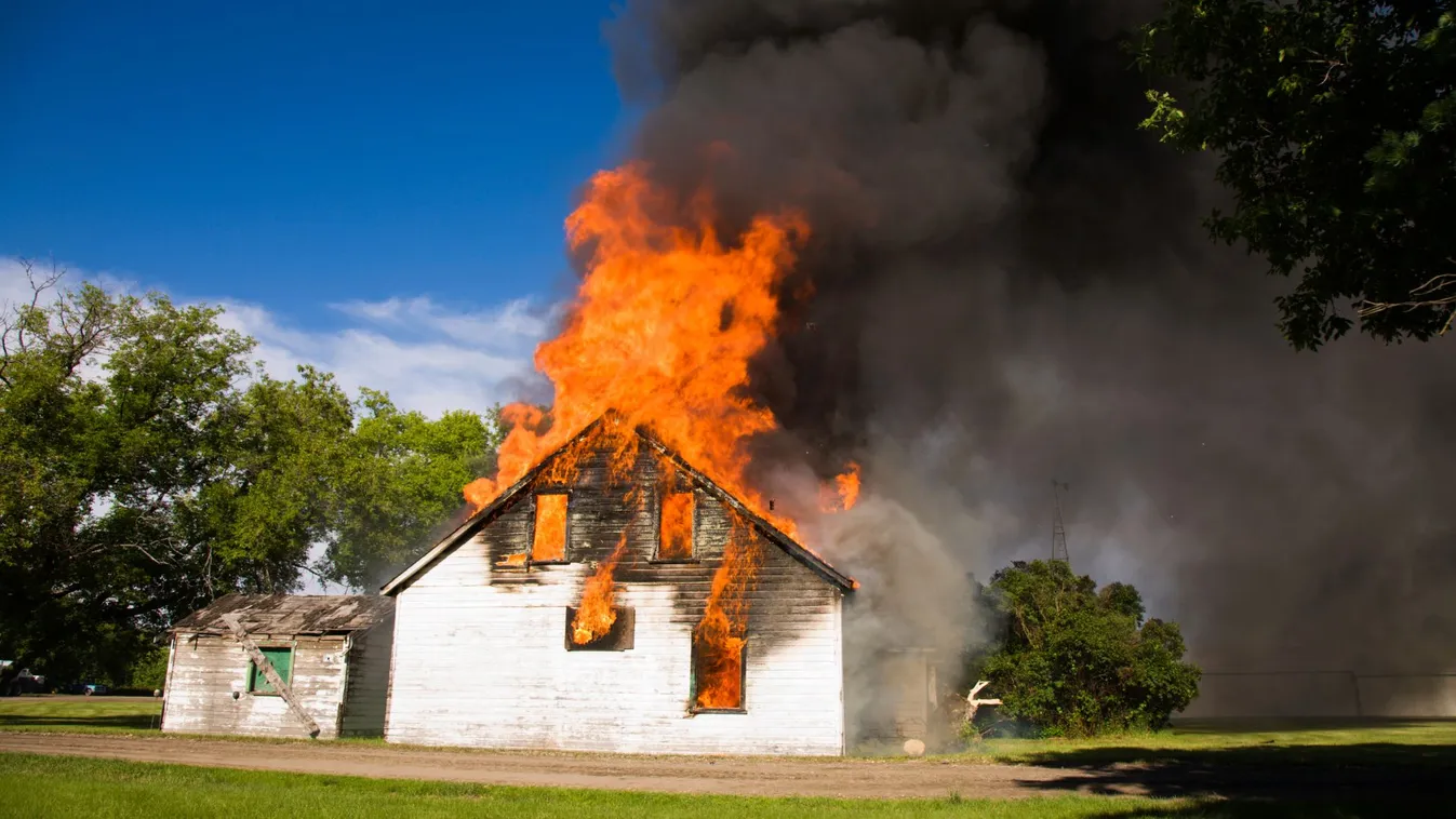 Amikor a tető beszakad: Két emberéletet követelt a tűz Kecskemét külterületén – A megelőzés hiánya végzetes volt