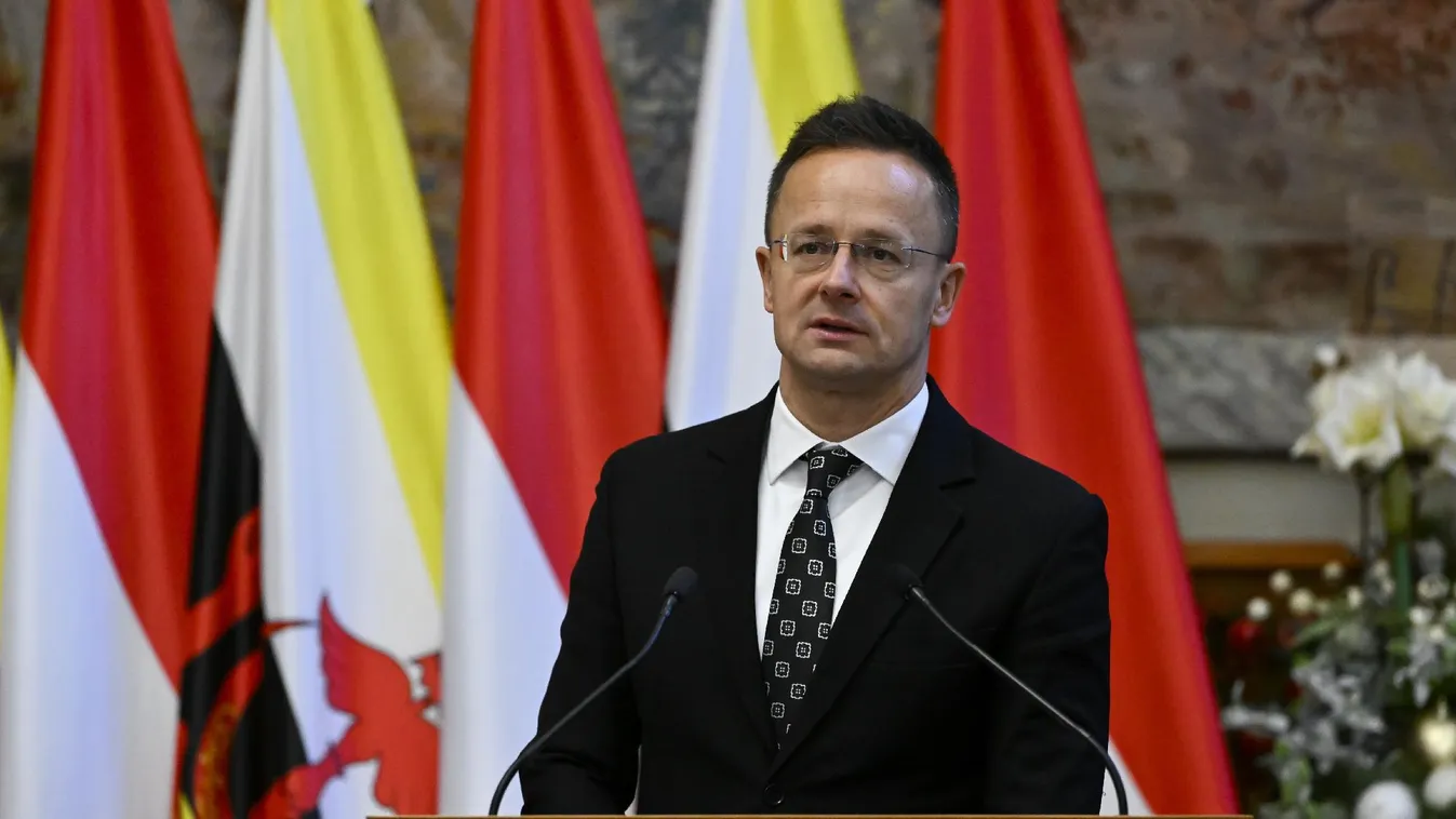 Szijjártó Péter: Minden feltétel adott Pakson az első beton februári földbe kerüléséhez  + videó