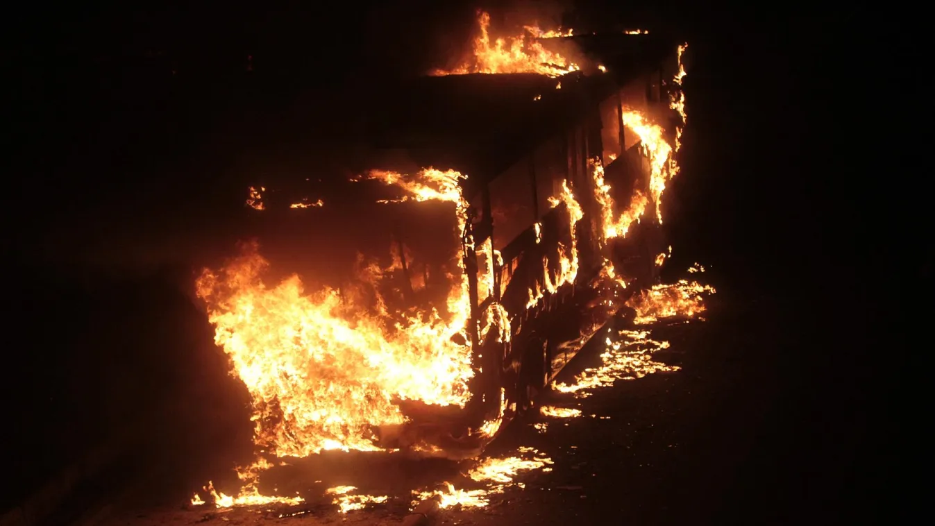 Élve égtek bent a buszon – sokaknak esélye sem volt a menekülésre