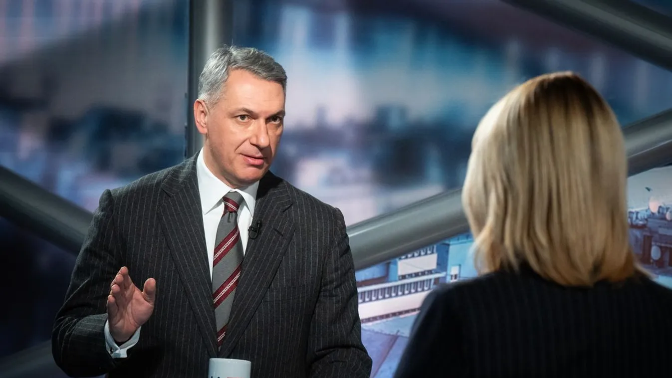 Brüsszel a háborút finanszírozza, a magyar kormány a vasutat: Lázár János bejelentette a flottafejlesztést