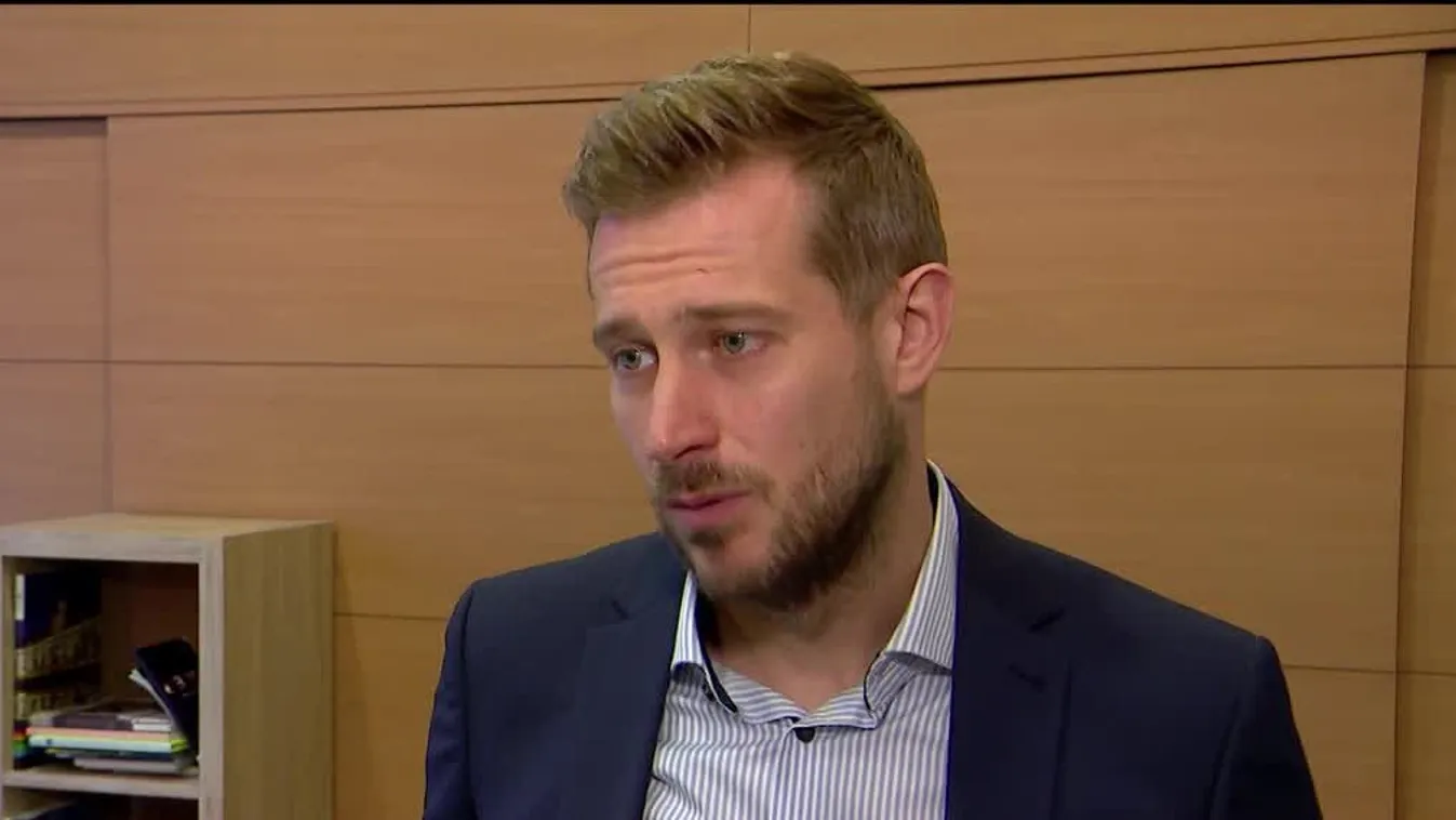 Mindössze egy bocsánatkéréssel intézte el a kutya párti politikus, hogy örömködött Charlie Kirk halálán + videó