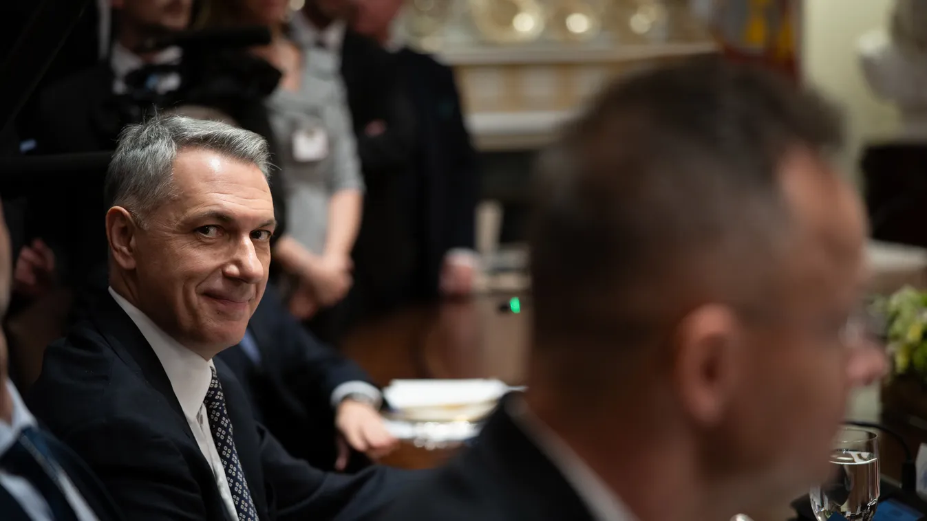 A tisztelet csúcsa: Lázár János arról, hogyan kérte ki Trump Orbán Viktor tanácsát + videó