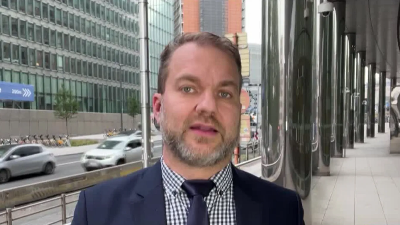 Egyre többen követelik Emmanuel Macron lemondását + videó