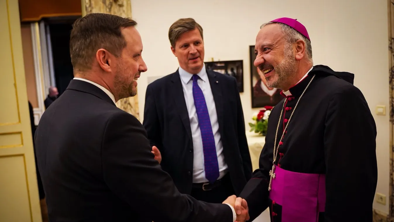 Elismerés a Vatikánból: a pápa igazolta a keresztényüldözés elleni magyar politikát