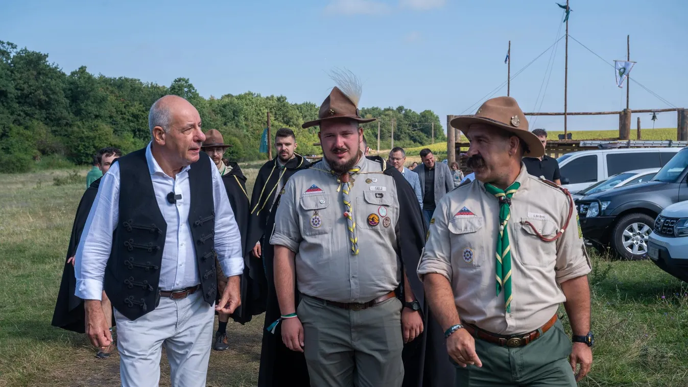 Szívhez szóló mondattal köszöntötte Sulyok Tamás az erdélyi fiatalokat
