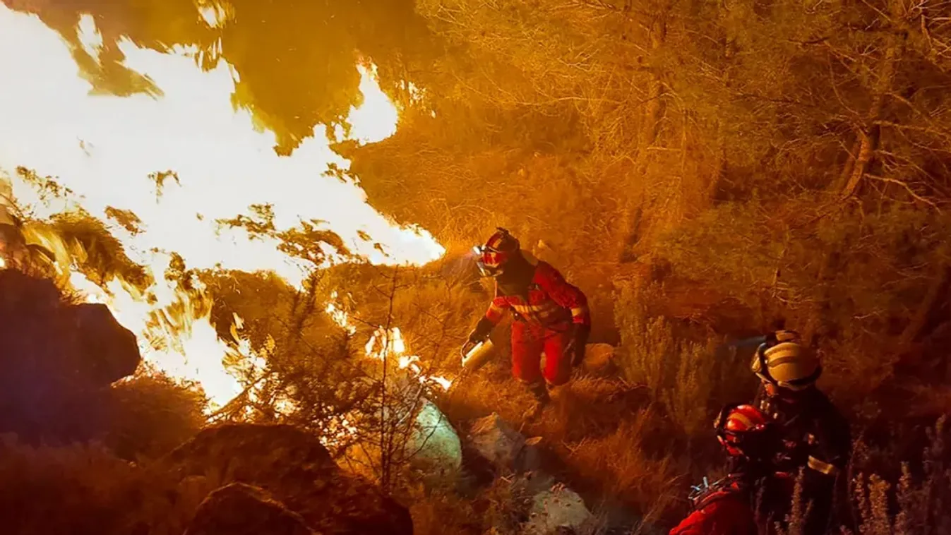 Spanyolországban szállodákat és kempingeket is ki kellett üríteni a tűz miatt