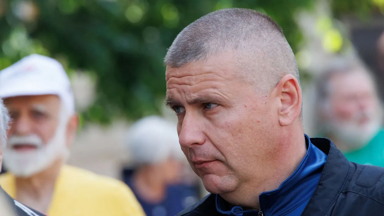 Ruszin-Szendi fegyverviselésén gúnyolódott a 444 – Magyar Péter beismerése után sem javították