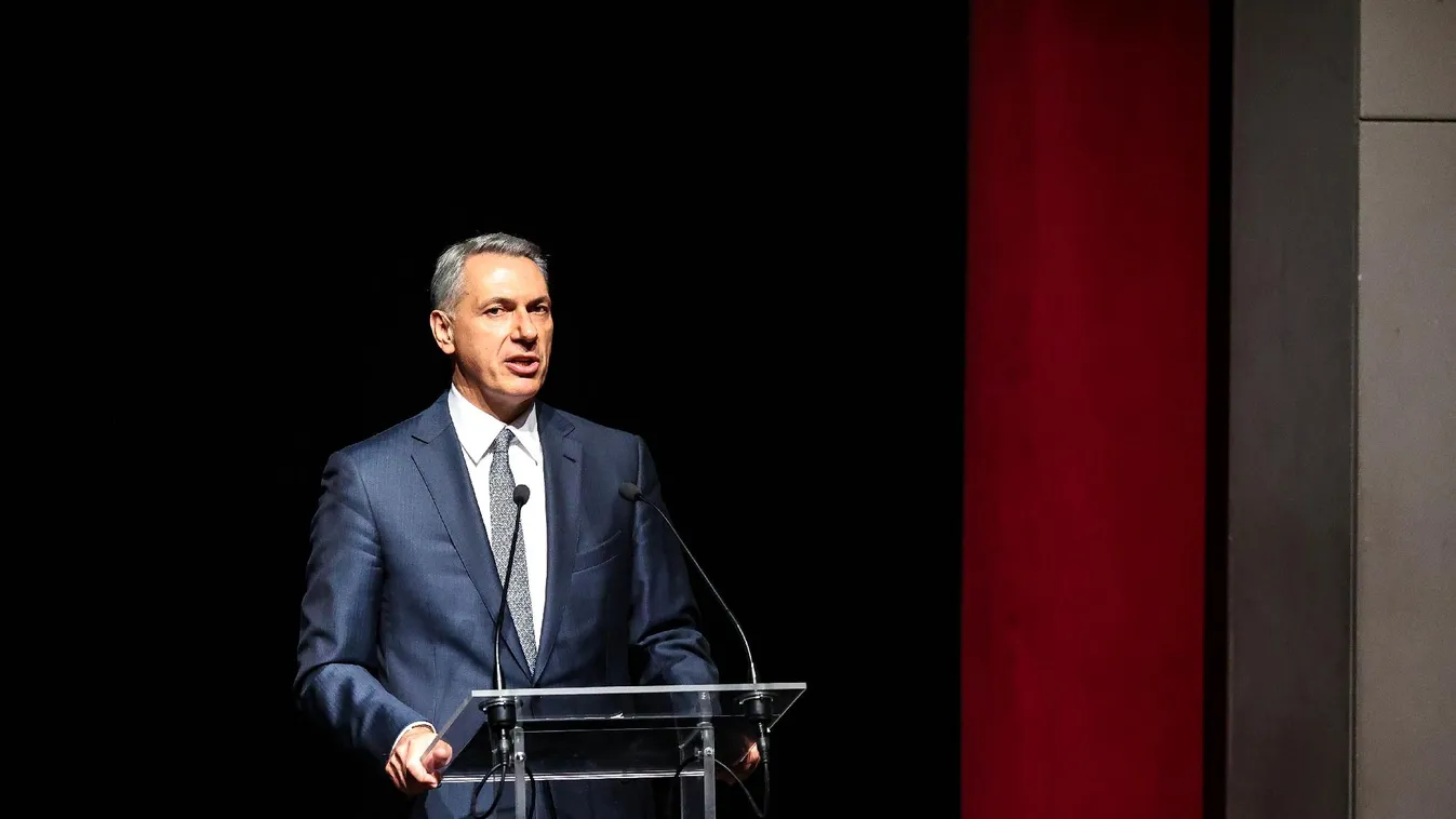 Lázár János: Ha szép szóval nem megy, akkor a törvény módosításával védjük meg a magyar emberek érdekeit