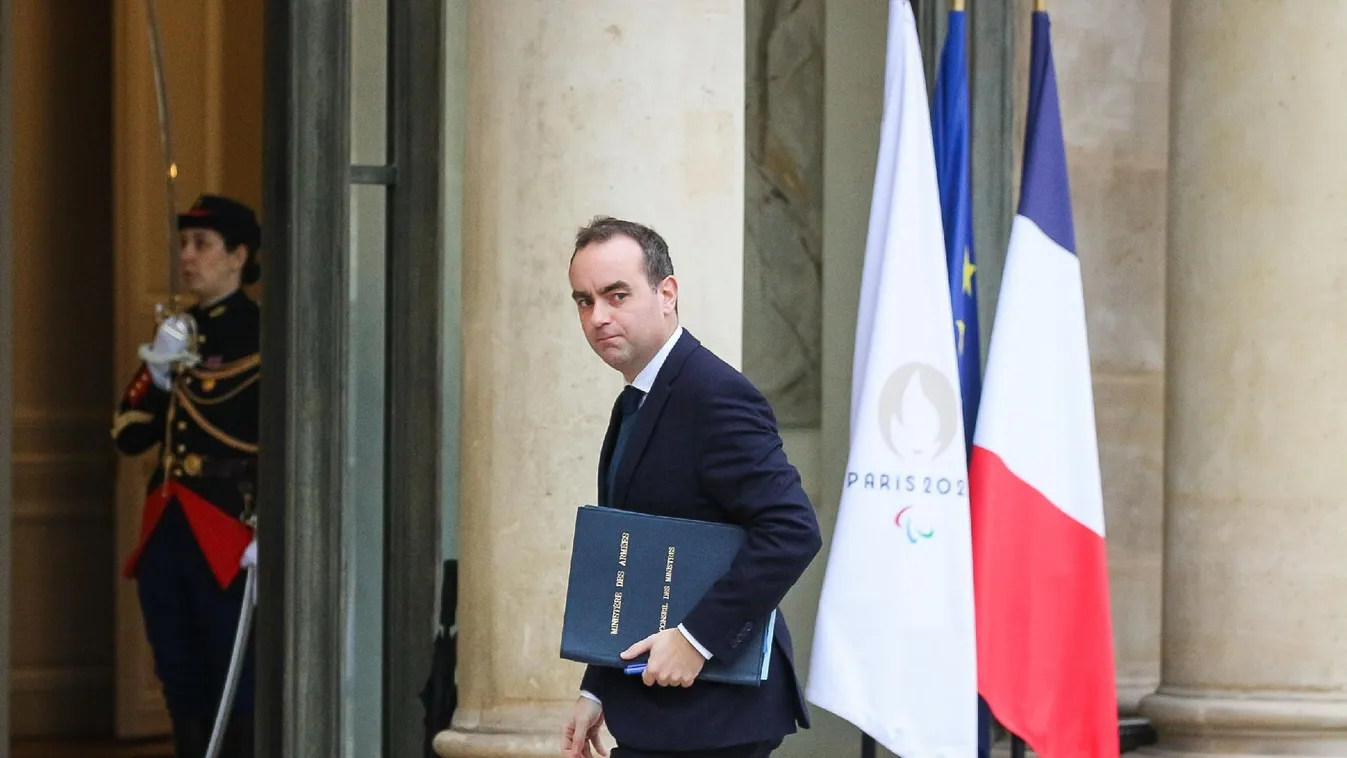 Tegnap este bemutatta minisztereit, ma lemondott a francia kormányfő