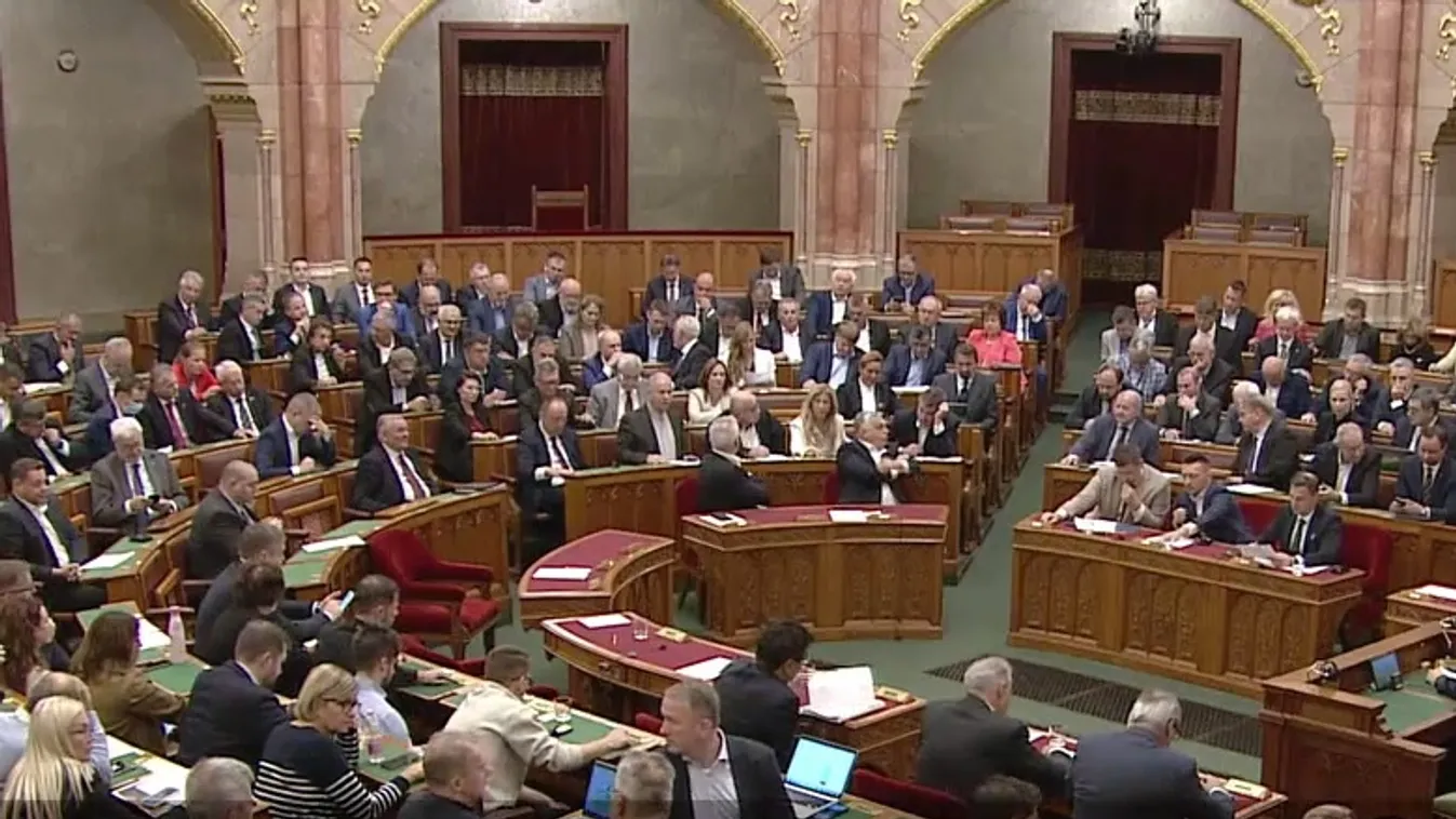 Elfogadta az Országgyűlés a lex Ruszin-Szendit  + videó