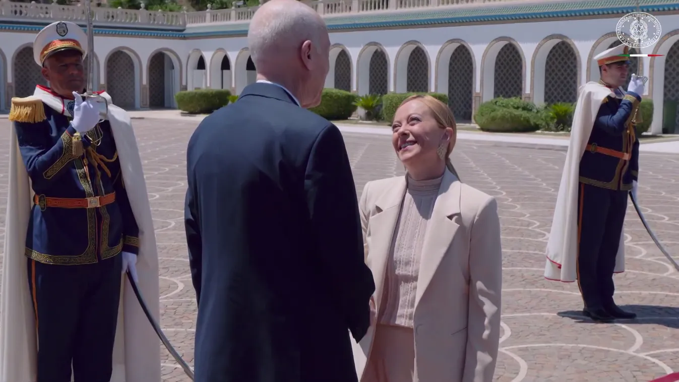 Nem küldheti vissza az illegális bevándorlókat az afrikai országokba az albániai táborokból az olasz kormány + videó