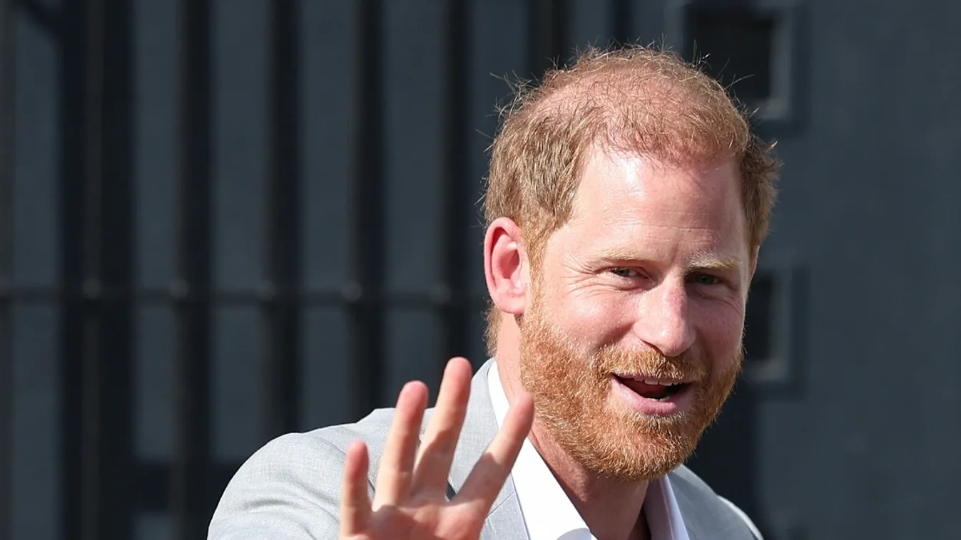 Minden szem Londonon – Hosszú idő után találkozott egymással Harry herceg és III. Károly