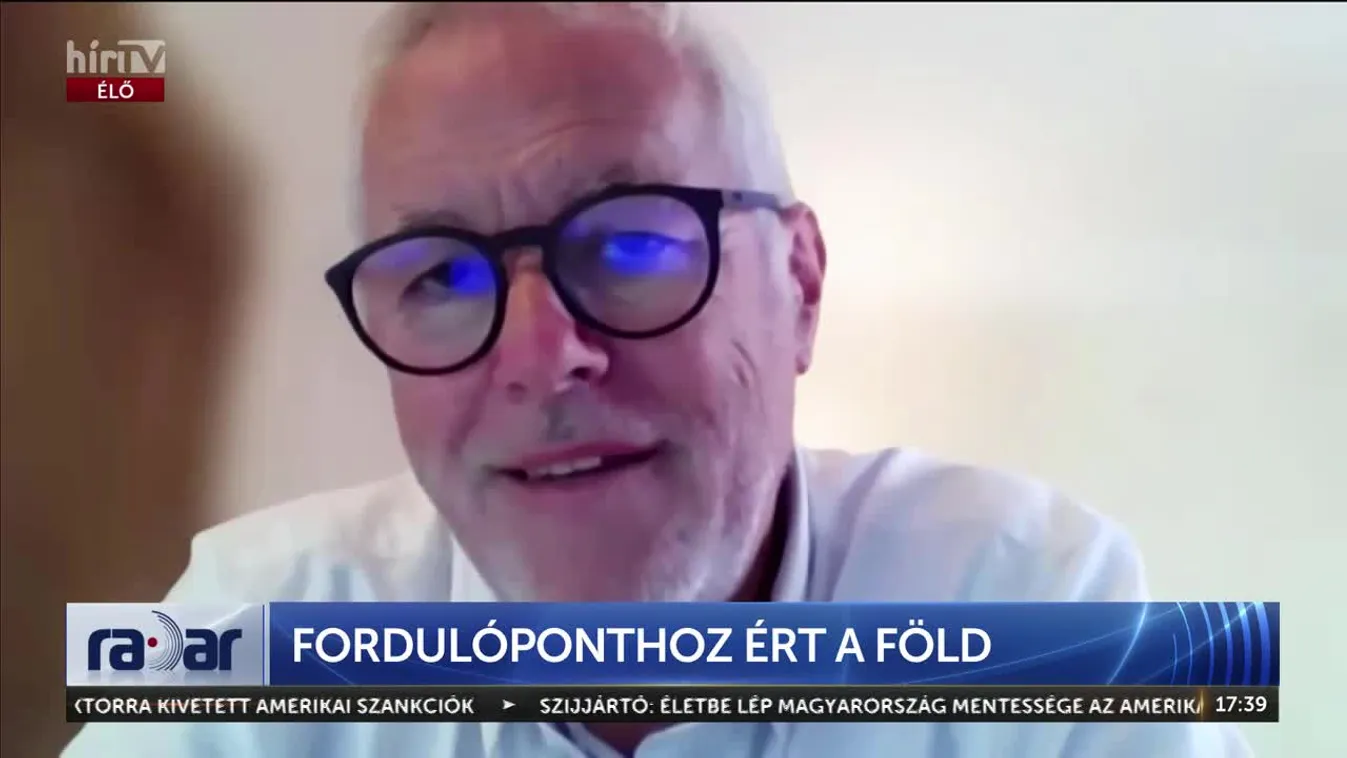 FORDULÓPONTHOZ ÉRT A FÖLD