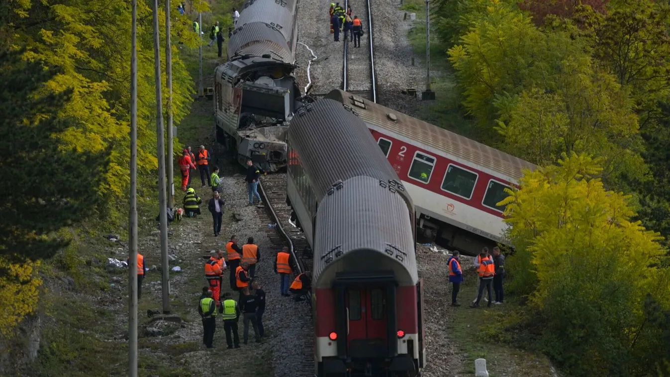 "Robbanásszerű hang, majd csend" – Drámai pillanatok a szlovákiai vonatbaleset helyszínén