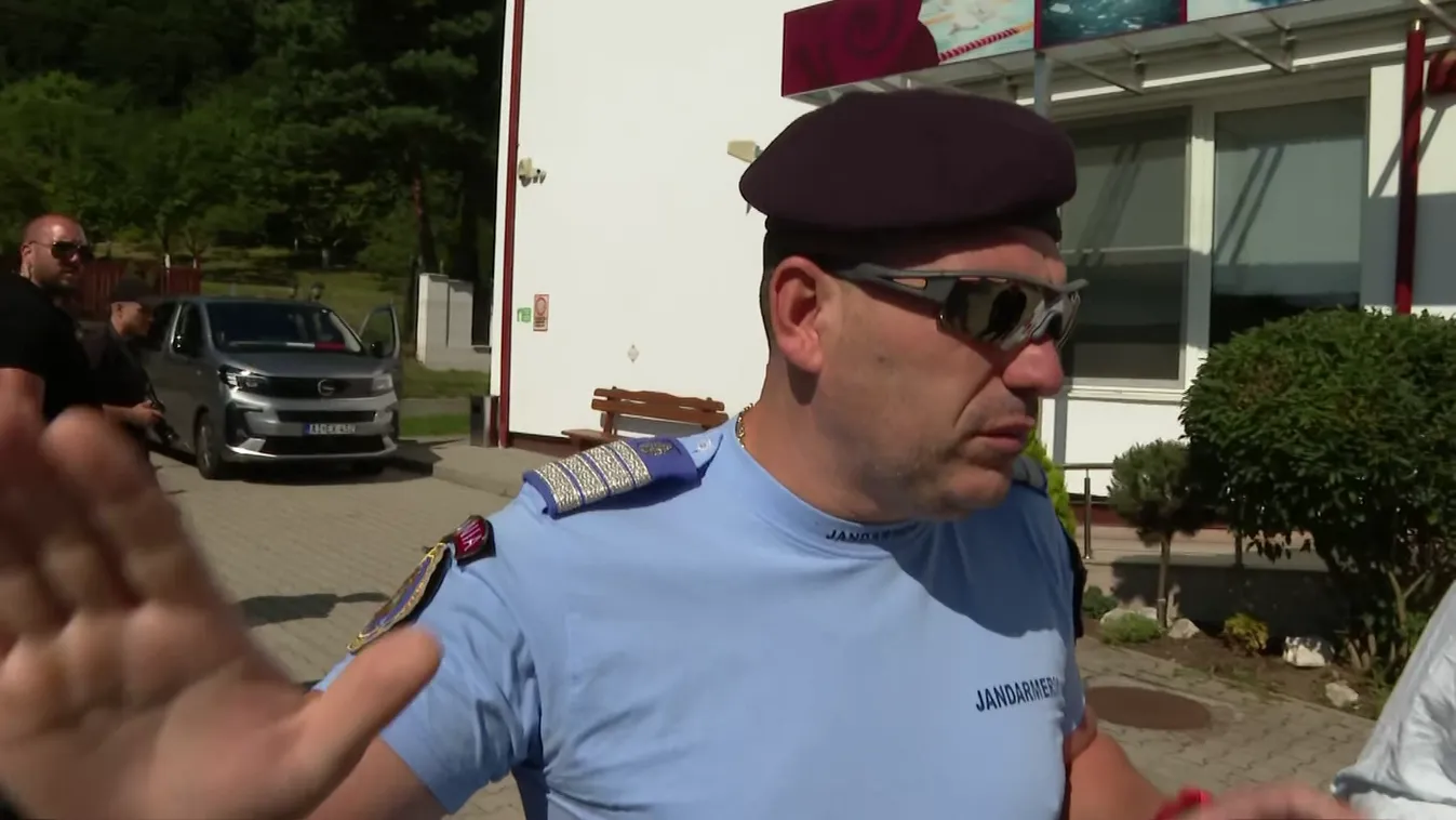 Kidobták a Hír TV-t a tiszások erdélyi táborából + videó