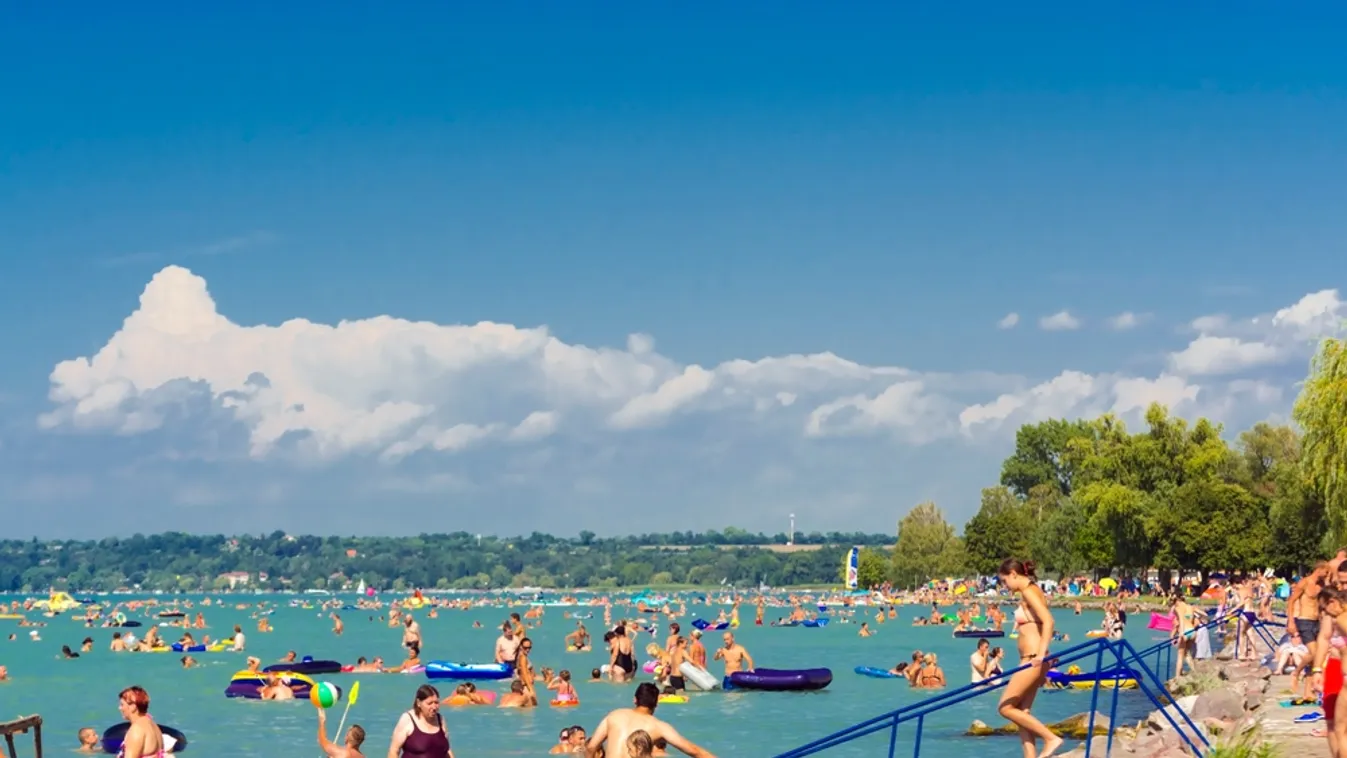 Az újabb hőséghullám rengeteg embert csábított a Balatonra + videó