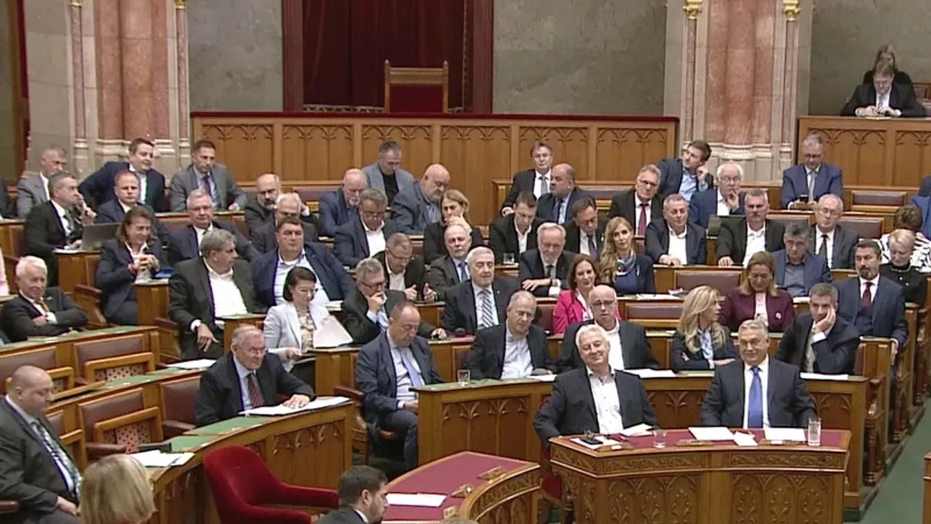 Élőben a Parlamentből + videó