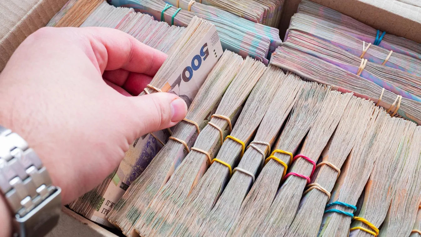 Sokkolta az ukránokat a korrupciós botrány – egyesek a vérüket adják, mások a saját zsebüket tömik + videó