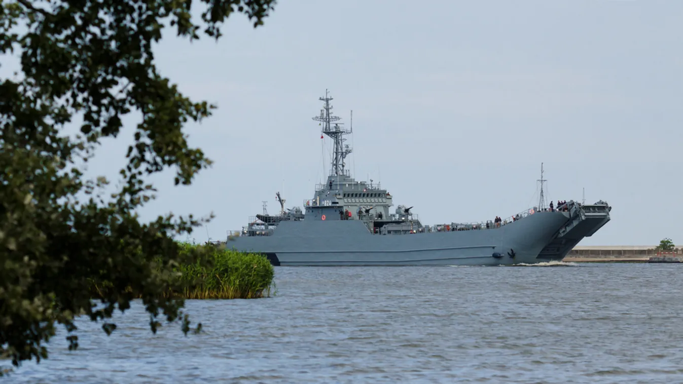 Új törvény Lengyelországban: a haditengerészet és a légierő önvédelemből tüzet nyithat