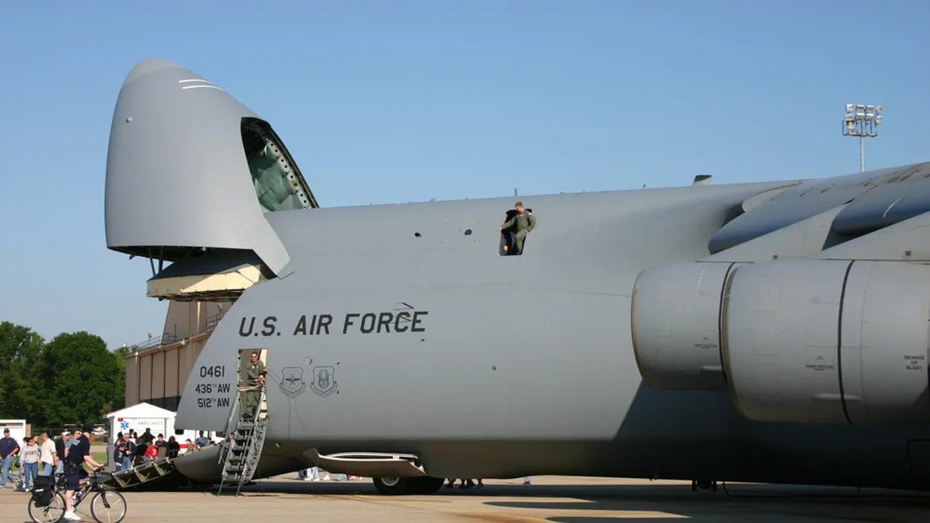 Terrortámadás Washingtonnál: fehér port tartalmazó csomaggal támadták meg az amerikai elnöki repülőtéren dolgozókat