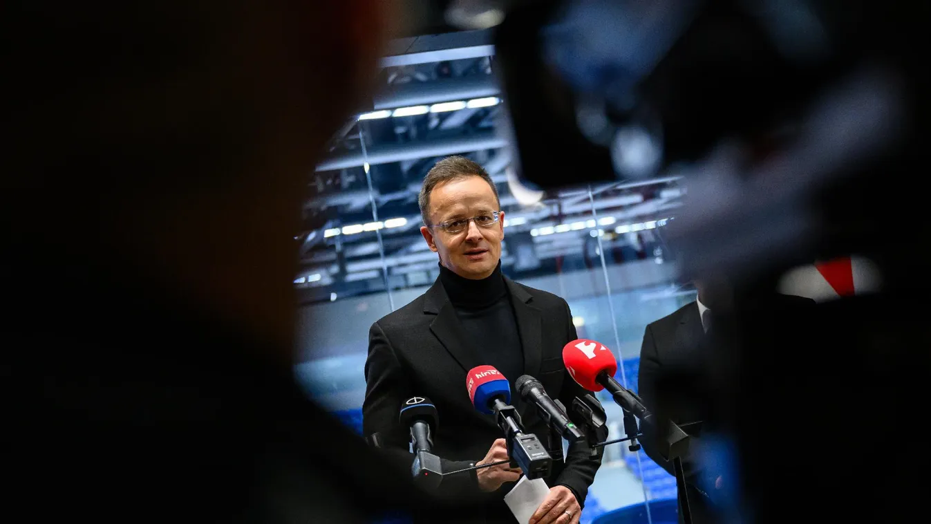 Szijjártó Péter: Nem tudom megítélni, hogy az elnök kristálytiszta-e a kérdésben + videó