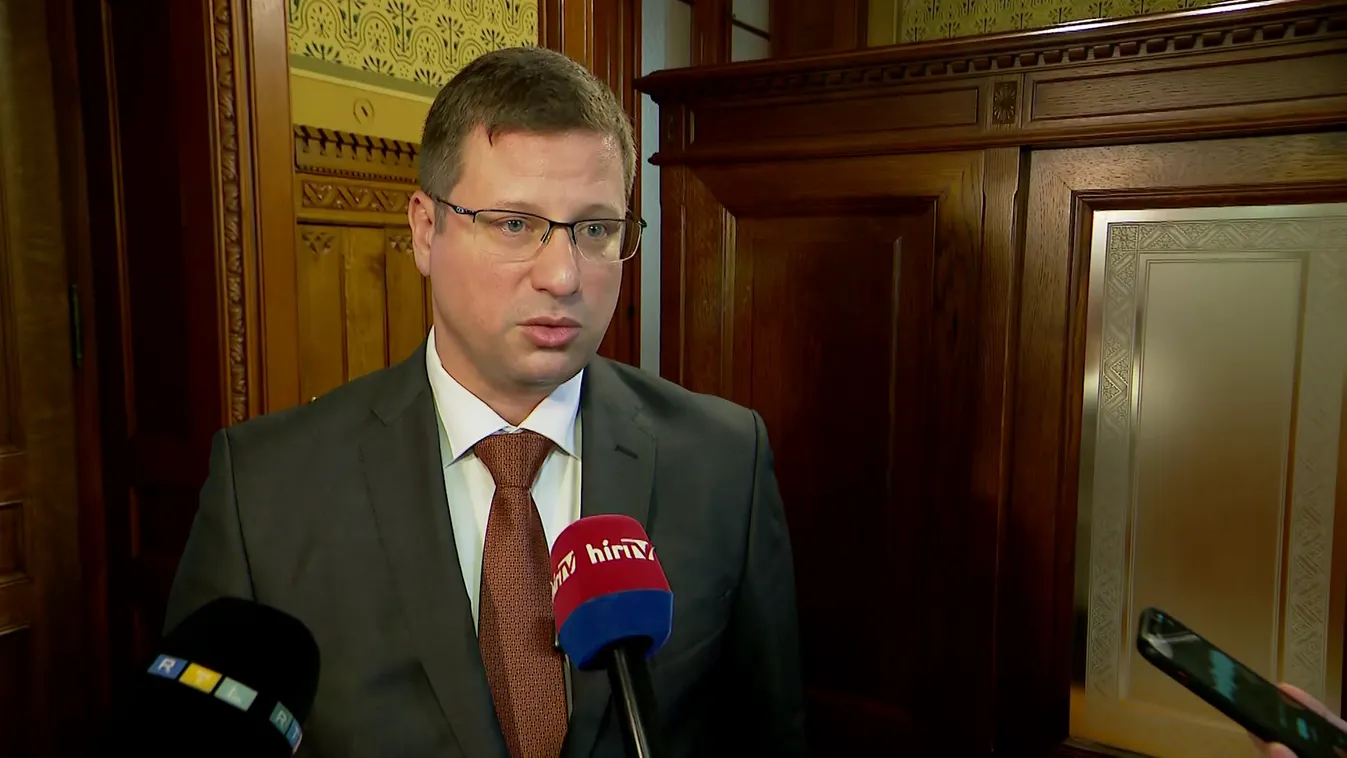 Gulyás Gergely kiakadt: minden határt túllépett Pintér Béla új előadása + videó